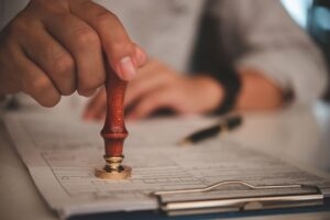 العقود الصورية بين الصياغة القانونية والإرادة الحقيقية حسب القانون في دولة الإمارات